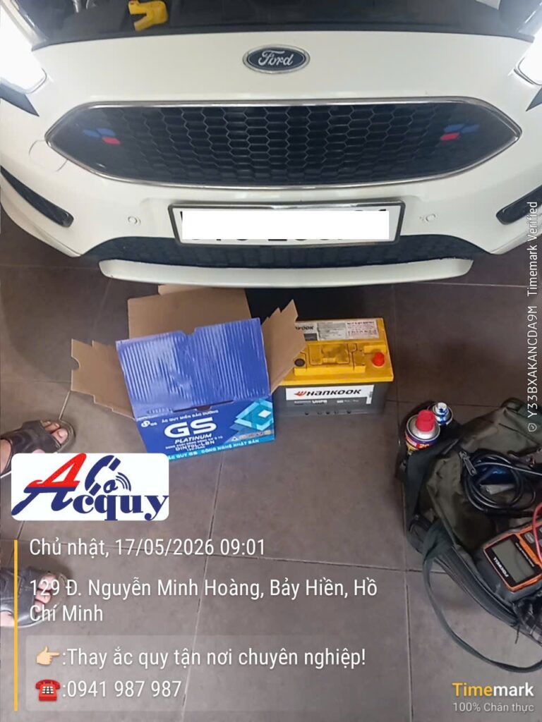 Ford Focus thay ắc quy GS