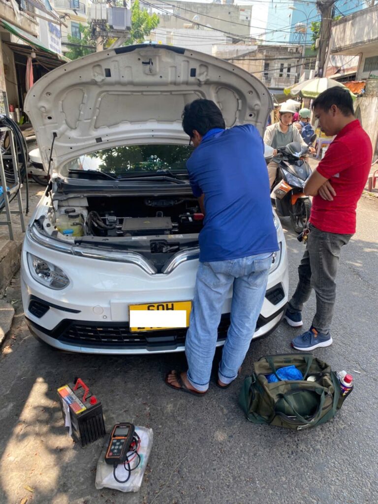 thay ắc quy tân nơi