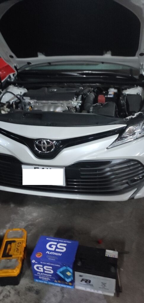 thay ắc quy toyota Camry uy tín