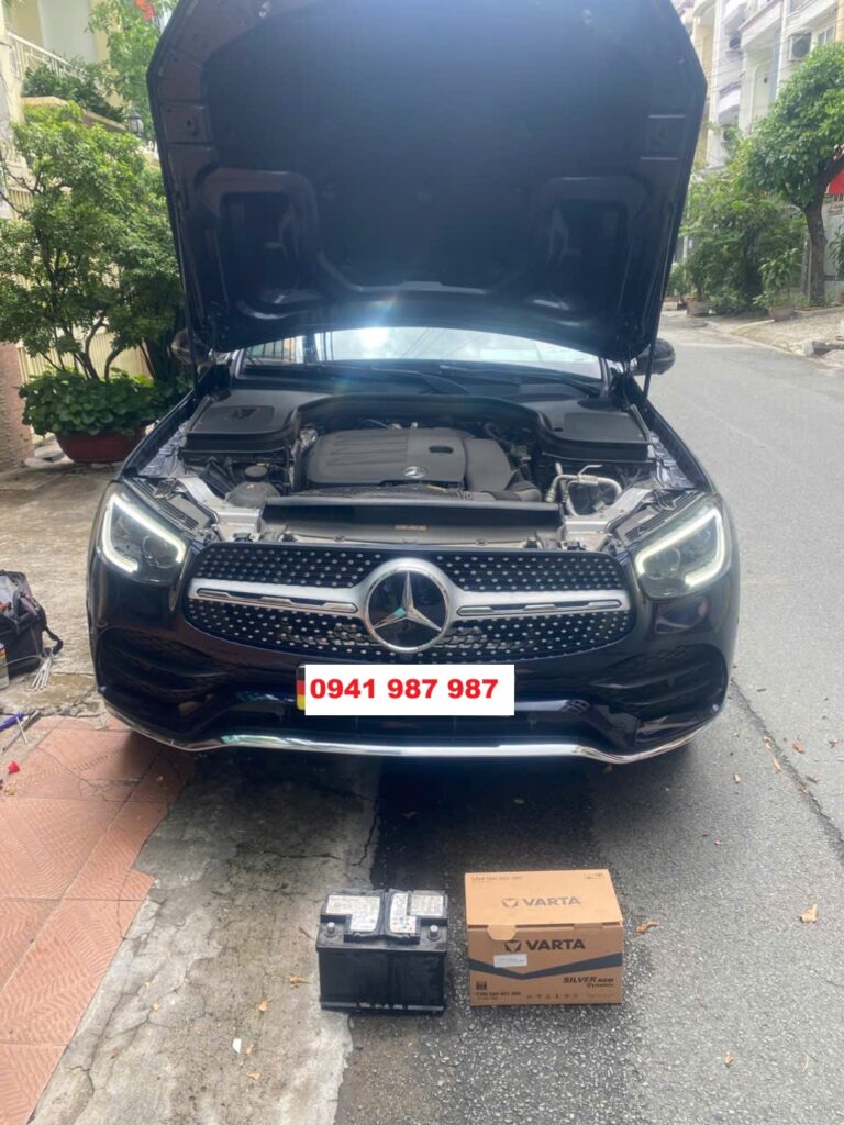 Thay ắc quy xe Mercedes GLC300